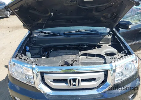 2010 Honda Pilot Touring z USA, uszkodzony, nr VIN 5FNYF4H82AB039906